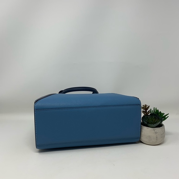 Michael Kors Prism Medium Messenger - Picture 6 of 10